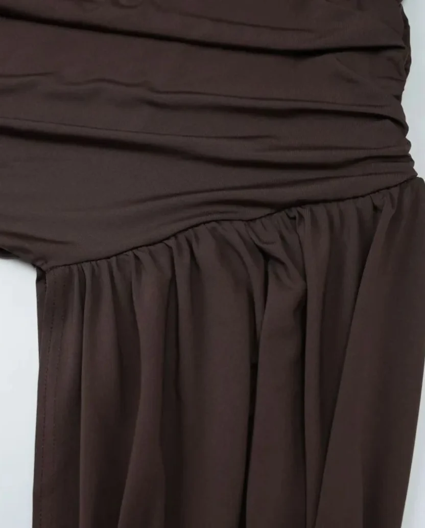 Vestido de Festa Curto Drapeado com Cauda Lateral - Imagem 17